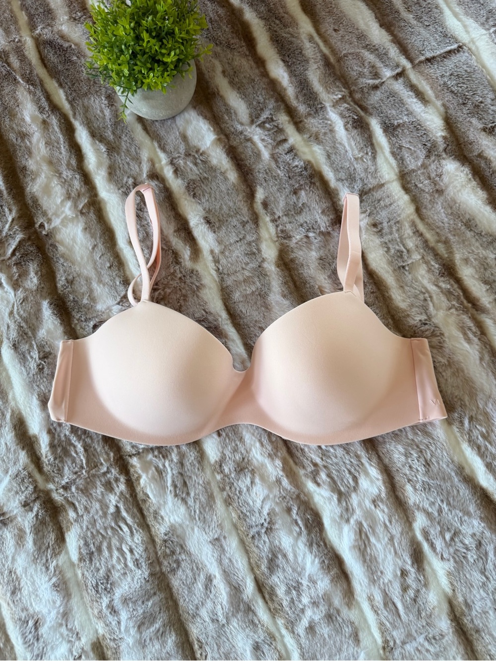 Victoria's Secret Blush Pink Seamless T-Shirt Bra